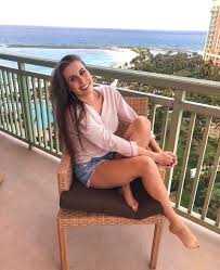 Cimorelli es una banda pop estadounidense formada en sacramento, california, en 2007 por christina, katherine, lisa, amy, lauren y michael cimorelli. Christina Lynne Cimorell S Feet Wikifeet