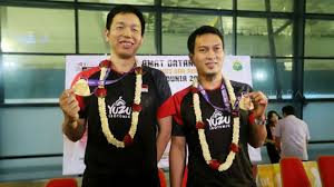 Mulai dari sea games, asian games, piala dunia, kejuaraan dunia, hingga olimpiade sudah pernah markis kido dan hendra setiawan persembahkan bagi indonesia. Senyum Hendra Ahsan Juara Dunia Bulutangkis Saat Tiba Di Tanah Air