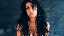 She had an extreme smile makeover with porcelain crowns. Amy Winehouse S Teeth Ache But Presumably Look Nicer Complete Music Update