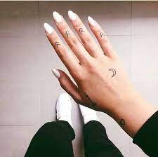 See a recent post on tumblr from @officiallittletattoos about finger tattoo. Doodles Girl Grunge Nails Tatto Tumblr White Hand Tattoos Cute Finger Tattoos Finger Tattoos