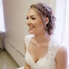 Flower crown with loose waves. 28 Gorgeous Wedding Hairstyles For Short Hair This Year