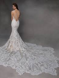 Unser hochzeitskleid spitze kurz vergleich hat zum vorschein gebracht, dass das gesamtpaket des verglichenen vergleichssiegers das team sehr herausgestochen hat. Hochzeitskleid Mit Tiefem Rucken Und Schleppe Von Badgley Mischka