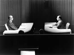 .à france télévisions, la chaîne france 2 leur a proposé de maintenir la date du 20 avril, initialement prévue pour le débat entre tous les que léa salamé et david pujadas mènent une série d'entretiens individuels avec les candidats présents, dont l'ordre d'apparition serait déterminé par tirage au sort. Les Grands Moments De L Histoire Des Debats De L Entre Deux Tours Cnews