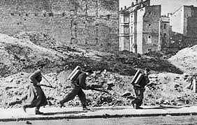 Zdjęcia z roku 1944 1 sierpnia 2015, 12:30 udostępnij na facebooku. Powstanie Warszawskie Encyklopedia Pwn Zrodlo Wiarygodnej I Rzetelnej Wiedzy