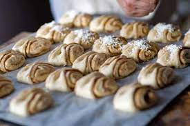 How Long Do Cinnamon Rolls Last Room Temperature Fridge And Freezer Kitchen Seer