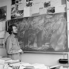 Die kisten unter der lackierten leimholzplatte sind nicht zur aufbewahrung. Einsteins Spuk Hat Ein Ende Stresstest Fur Die Quantenphysik