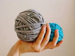 Schneide schmale streifen aus alten stoffen zu. Die 21 Besten Ideen Zu T Shirt Teppich T Shirt Teppich Alte T Shirts Teppich