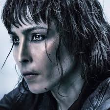 Does this actress look familiar from Independence Day?