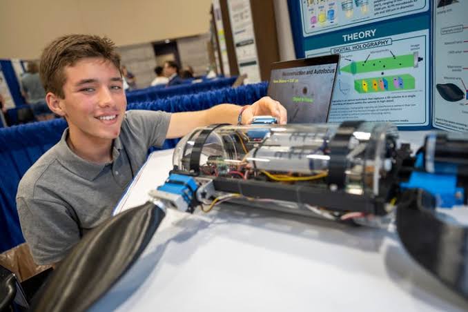 This 16-Year-Old Built an AI Robot Turtle to Find Microplastics in Water -  Business Insider