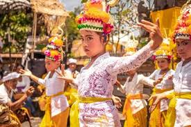 Maybe you would like to learn more about one of these? Cari Jawaban Soal Kelas 4 Tema 7 Subtema 2 Pengertian Pola Lantai Dan Jenisnya Ini Contoh Pola Lantai Pada Tari Legong Dan Tari Saman Semua Halaman Bobo