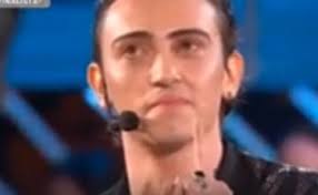 Le migliori bacheche di michele amici. Amici Speciali Michele Bravi In Finale Piange E Ringrazia Maria De Filippi Dopo L Incidente Il Tempo