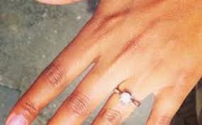 Tetapi, pengenaan cincin di tangan kanan ini bukan berarti mencerminkan budaya dari. Ternyata Ini Sejarah Kenapa Cincin Kawin Dipakai Di Jari Manis Tribunnews Com Mobile