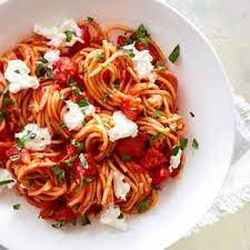 Fresh Spaghetti With Tomato Sauce And Burrata Plated Meals Worth Making Spaghetti Tomato Sauce Tomato Sauce Red Wine Pasta Sauce