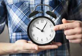 Así, debiese modificarse la hora justo a las 00:00. La Pregunta De Todos Los Anos Cuando Se Cambia La Hora En Chile