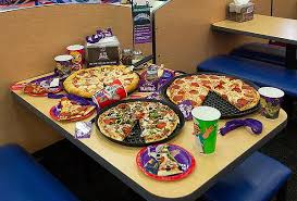 Juegos de pistas de pizzas gratis. Una Pizza Grande 3 Bebidas Juego En Chuck Cuponatic