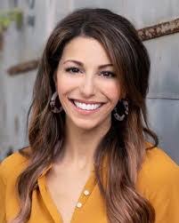 Beth Lengel's Instagram, Twitter & Facebook