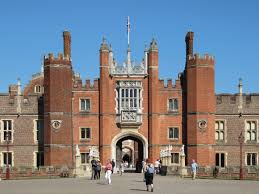 It is situated within the borough of westminster. Hampton Court Palace Wikipedia