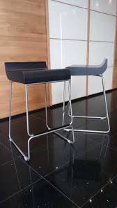 En sklum los tenemos taburetes altos baratos y en una gran variedad de materiales y colores. Mil Anuncios Com Taburetes Diseno Con Asiento Madera Negr