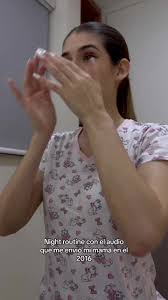 Betha Borba Mirando El Celular De Su Novio