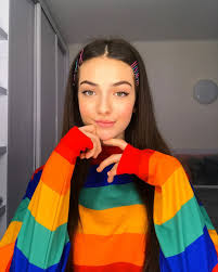 Andreea bostanica, tânăra vloggeriță din chișinău se lansează în muzică. Andreea Bostanica On Instagram Azi Am Postat 24 Ore In Cine A VÄƒzut Vlogul Fashion Nice Dresses Fashionista