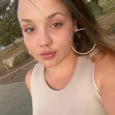 Sierra Hanson's Instagram, Twitter & Facebook