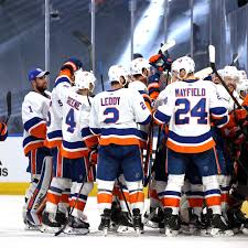 Most rangers fans are from manhattan it also has a little bit to do with where you live. New York Islanders Fans Greet Players At Airport After Long Playoff Run In The Bubble Lighthouse Hockey