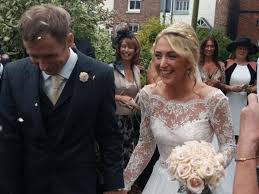 Laura trott folle de joie pour son fiancé jason kenny après sa victoire en keirin le 16 août 2016 aux jeux olympiques de rio de janeiro, sa troisième médaille d'or de ces jo et sa sixième au total. Laura Trott Jason Kenny Get Married In Secret Tweet Photos Road Cc