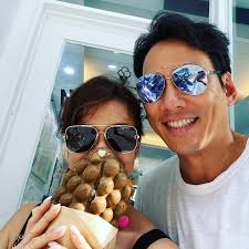 為什麼叫雞蛋糕？我真的不知道🤷🏻‍♂️ 妳知道嗎？In Chinese these are called chicken cake and I  have no idea why. All I know is that they are pretty good warm.  #taiwanhappyfamily #