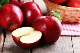 Tiga apel honeycrisp, jus buah apple seed, apel merah matang, makanan alami, makanan png. Kamu Penggemar Apel Ini Dia Cara Aman Membeli Buah Apel Segar