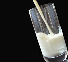 Ab einem alter von frühestens sechs monaten darfst du dann täglich ein bisschen kuhmilch in den babybrei mischen. Milch Und Milchprodukte Fur Kinder Ab Wann Wie Wie Viel 1 2 Family De Das Junge Eltern Und Familien Magazin