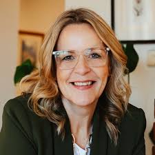 Sarah Sealey Weddings, Wedding Celebrant in Berkshire