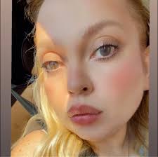 How to decorate in Disney Dreamlight Valley?