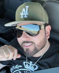 Como andamos mi gente , solo para informarles que en 3 semanas viene música  nueva les mando un fuerte abrazo y gracias por seguir conmigo ♥️🙏🏻