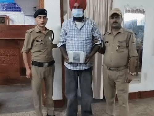 Haldwani Sub Jail-4 Arrested Haldwani Jail News | Man Arrested With Illegal Weapon Outside Jail