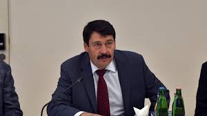The next month, however, jános áder, a cofounder of fidesz, won the presidency in an election that was boycotted. Ader Janos Visszadobott Egy Torvenyt 24 Hu