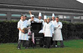 Jan jambon est entendu dans le cadre de l'affaire chovanec, ce slovaque mort lors de son interpellation filmée à charleroi et dont la vidéo a provoqué un tollé, entre usage excessif de la force et salut nazi. Turnhouts Team Neemt Deel Aan Belgisch Kampioenschap Barbecu Turnhout Het Nieuwsblad Mobile