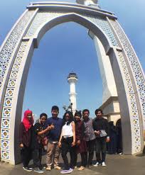 Itu disampaikan dodi sanjaya, tim produksi preman pensiun saat dihubungi cnn indonesia, jumat (15/5). Serunya Wisata Preman Pensiun Di Bandung Halaman All Kompasiana Com