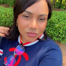 QUE CHARLATANES ES LA IGLESIA CATÓLICA. EN ELLO PUEDE HABER PADRE MARICONES  PERO NO PUEDE HABER UN SACERDOTE QUE LUCHE POR LOS INTERESE DE LOS POBRE .  QUE MAL MARCHA LA IGLESIA.