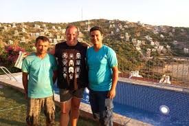 Oyuncu ve şarkıcı pamela spence'le kısa süren bir evlilik yapan burak sergen, 1999 yılında kendisi gibi oyuncu olan işıl. Burak Sergen Sermed Havuz Prefabrik Havuz Yapimi