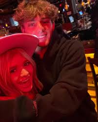 Ashley Renfro (@ashley.victoria1) • Instagram photos and videos