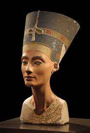 Le musée égyptien, au caire, se distingue par la profusion d. Nefertiti Epouse D Akhenaton Et Reine D Egypte Dossier