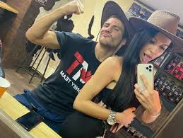 Born 5 may 1988) is a ukrainian professional boxer. Zhena Berinchika Prazdnuet Den Rozhdeniya Samye Yarkie Obrazy Krasavicy Bajkersha Kovbojka I Turistka Znaj Yua