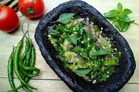 Pada umumnya yang namanya sambal mempunyai tampilan warna merah cabe merah dengan bahan utama cabe keriting merah, namun sambal tradisional balado mempunyai ciri khas. Resep Sambal Ijo Yang Pedas Dan Enak Khas Masakan Padang