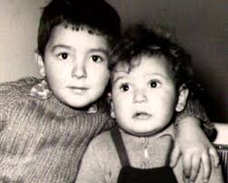 Брат је крило на коме се лети, еј брат је сабља која брата свети, Драган и  Горан Манце...