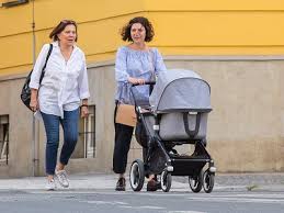 Česká televizní, filmová a divadelní herečka martha issová se narodila 22. Babicka V Akci Lenka Termerova Si Uzivala Chvile S Issovou A Vnuckou Sedmicka Cz