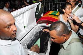 El joe arroyo dijo mil veces que rebelión fue el himno de su canto, que fue su obra definitiva y que fue una inspiración que estuvo en su cabeza, por años, antes de aterrizarla en un estudio de. Nadie Olvida A Un Centurion Joe Arroyo Un Ano De Ausencia El Universal Cartagena El Universal Cartagena