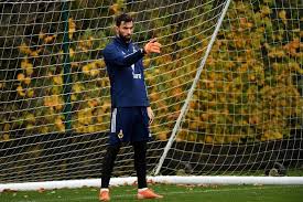 Born 15 february 1988) is a portuguese professional footballer who plays as a goalkeeper for premier league club. Rui Patricio Fotos Facebook