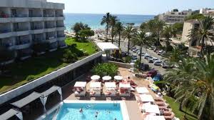 Blick Von Der Fkk Terrasse Zum Swimmingpool Bild Von Hotel Serrano Palace Cala Rajada Tripadvisor