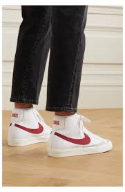 Blanc Baskets Montantes En Cuir A Finitions En Daim Blazer Mid 77 Vintage Nike Nike Blazer On Feet N In 2020 Sneakers Fashion Nike Blazers Outfit Aesthetic Shoes