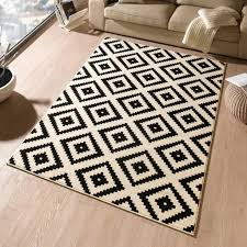 Die teppich läufer kollektion pisa fällt durch ihre wunderschöne farbauswahl direkt ins auge. Designer Velours Teppich Raute Schwarz Creme Real De